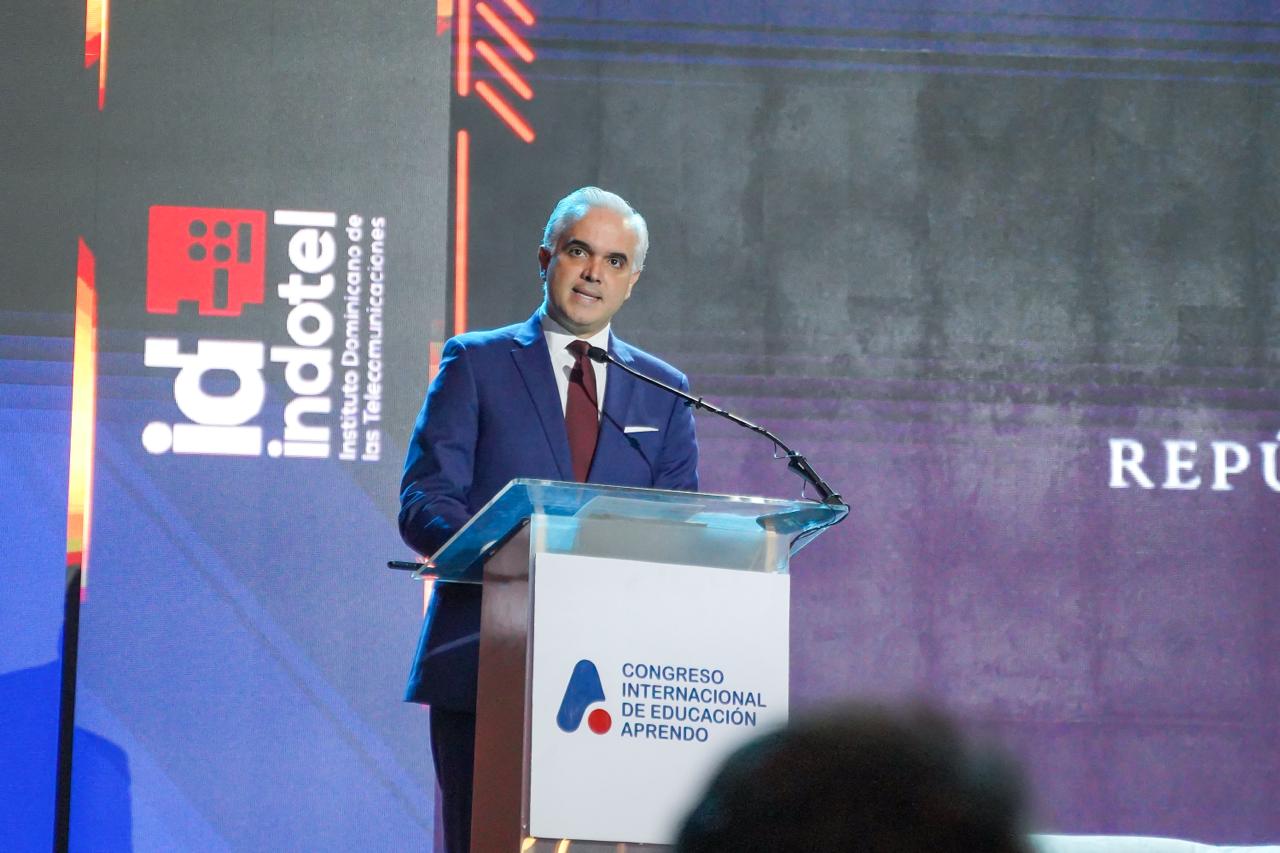 Ministro De Camps consolida una agenda educativa que pone la innovación al servicio de los aprendizajes