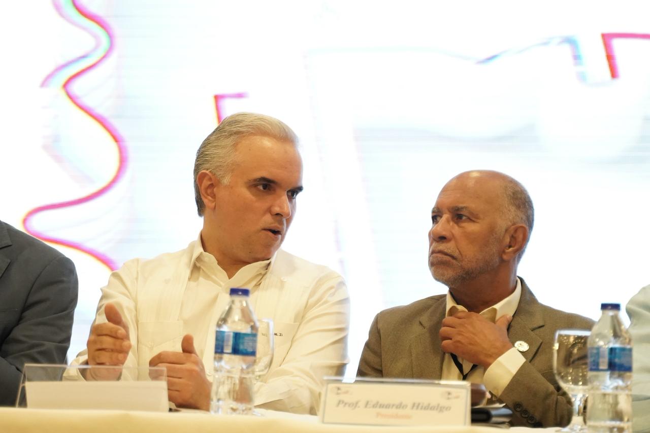 Luis Miguel De Camps reafirma compromiso con el magisterio y llama a garantizar la continuidad educativa durante congreso de la ADP