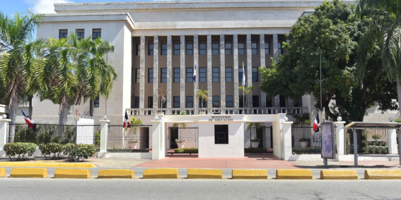 Ministro Luis Miguel De Camps condena agresión contra conductor del TRAE en Santo Domingo Oeste