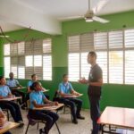 Regulación del uso de celulares liderada por Luis Miguel De Camps recibe amplio respaldo en el sistema educativo