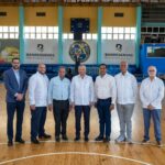 Aguilera destaca impacto social y comunitario del Club Mauricio Báez durante visita institucional