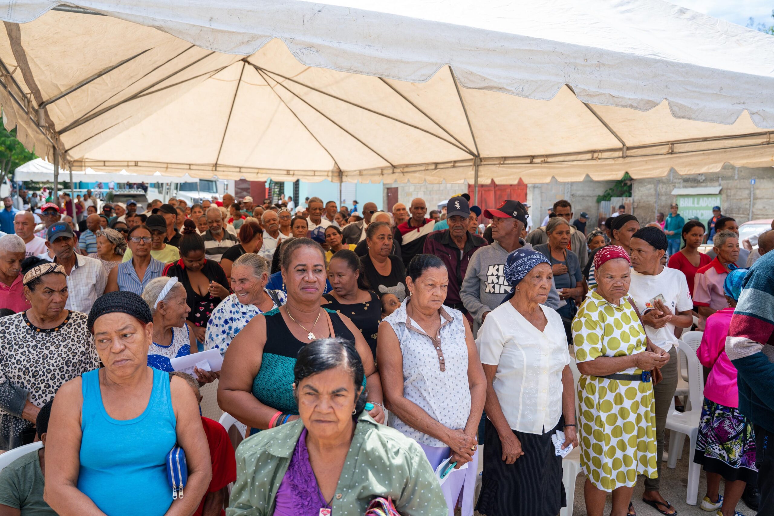 Miles de personas reciben asistencia de Propeep en Azua y San Juan
