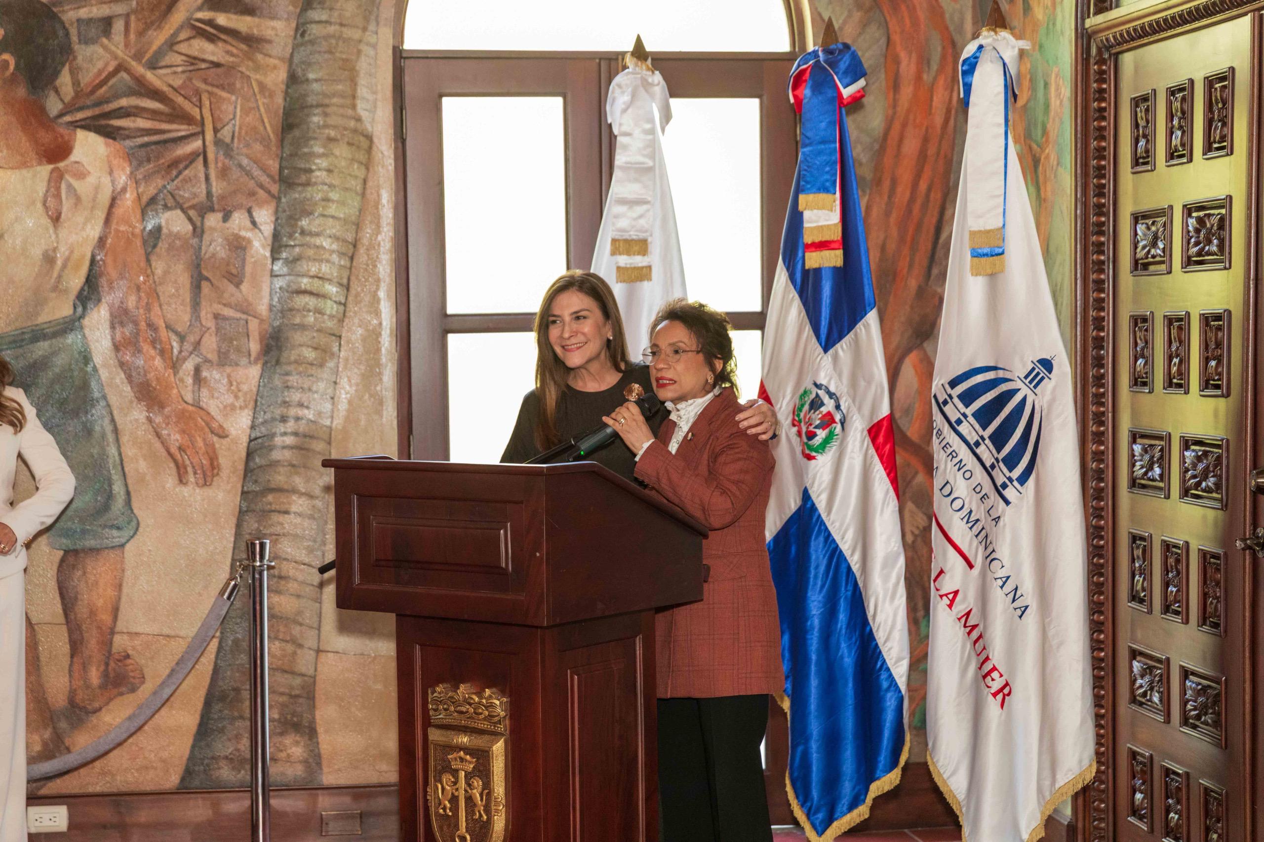 Reconocen al Palacio Consistorial como lugar del primer voto femenino de ensayo en RD