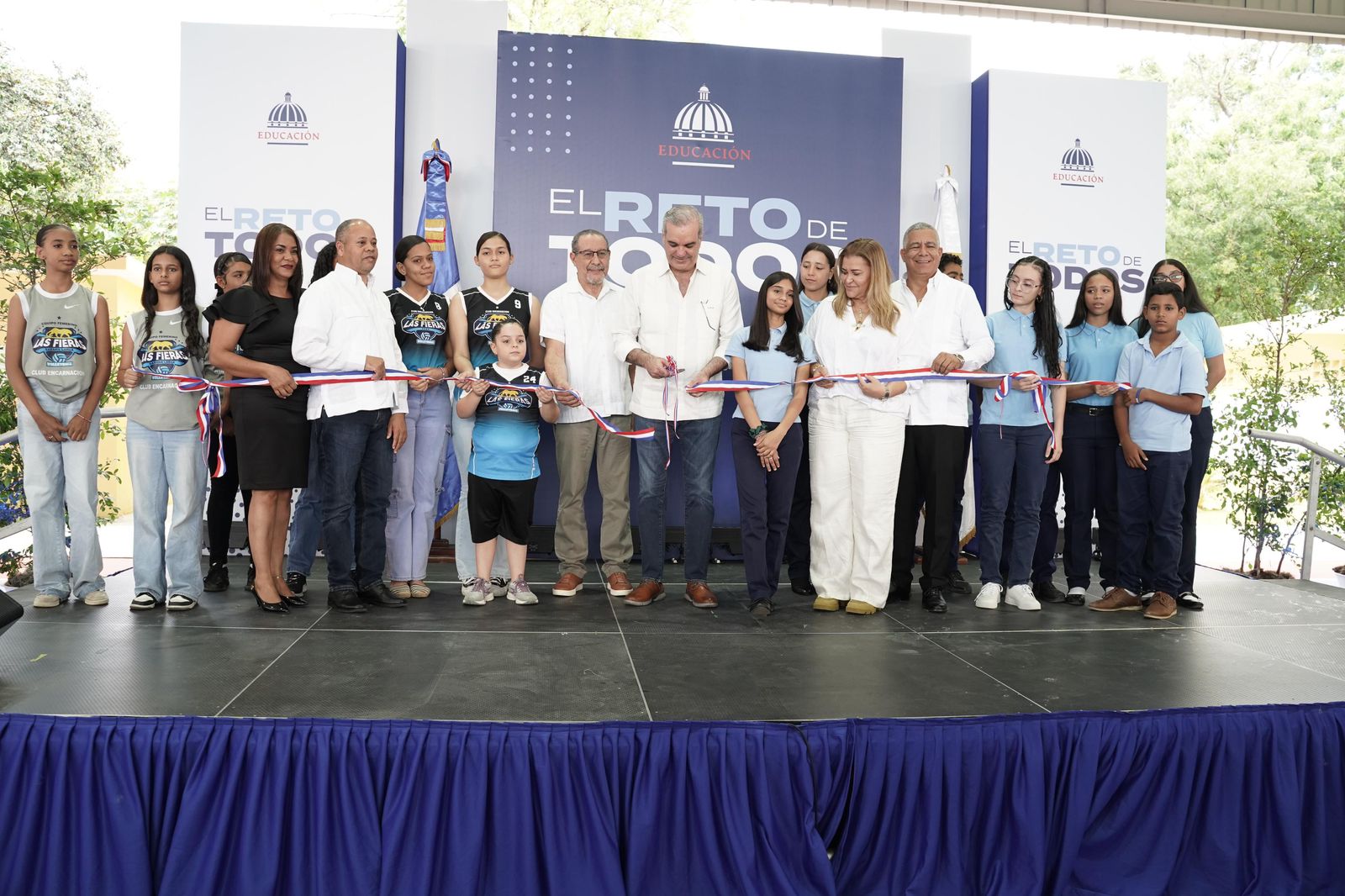 Gobierno entrega techado de cancha en Liceo Ángel Emilio Casado para beneficiar a 298 estudiantes en Ocoa