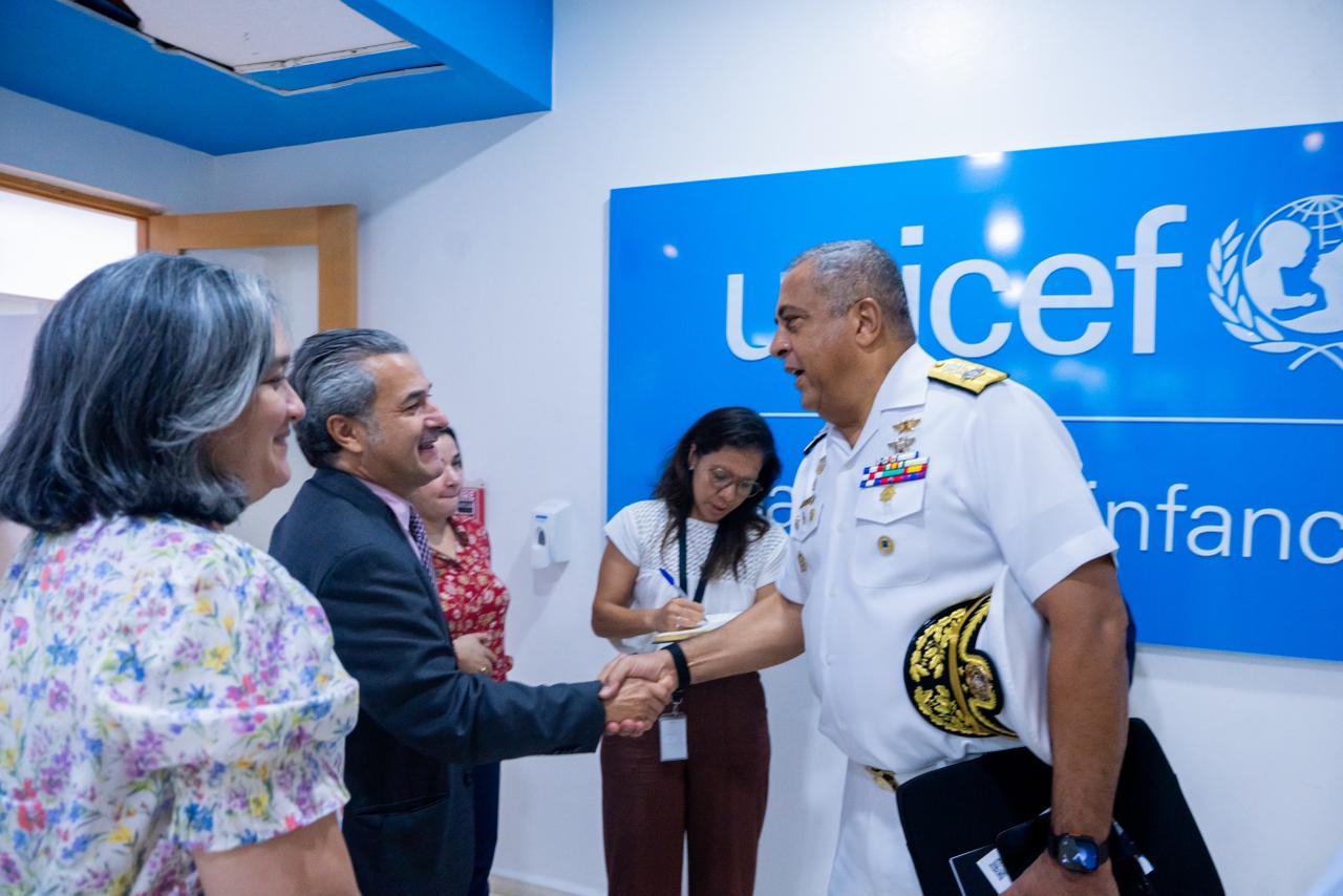 DGM y UNICEF coordinan atención a niños y adolescentes en centros de procesamiento migratorio