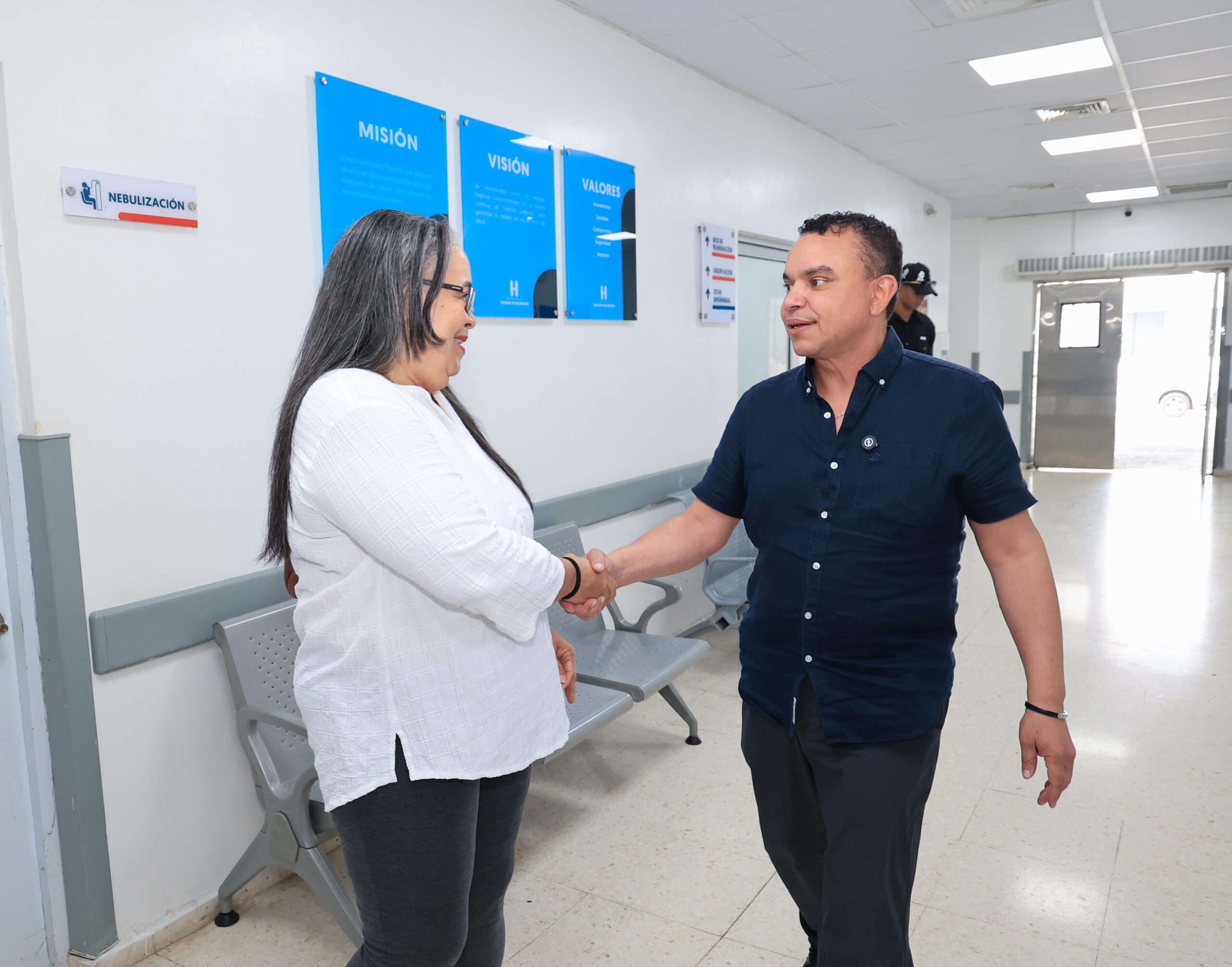 Director del SNS interviene Hospital Taiwán en Azua; entidad asume funciones operativas