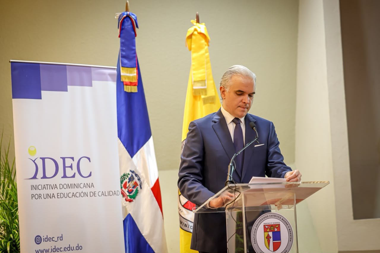 IDEC destaca progresos en agenda educativa impulsada por el ministro Luis Miguel De Camps