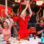 Ciudadanos disfrutan de la Copa Mundial de Fútbol en el Malecón Deportivo