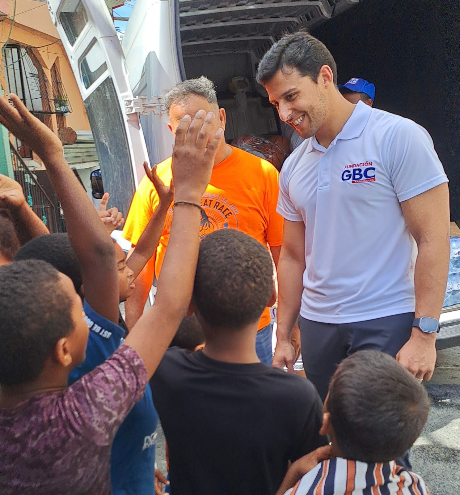 Fundación GBC y Raymond Rodríguez realizan gran operativo médico en Cristo Rey, beneficiando a más de 300 personas
