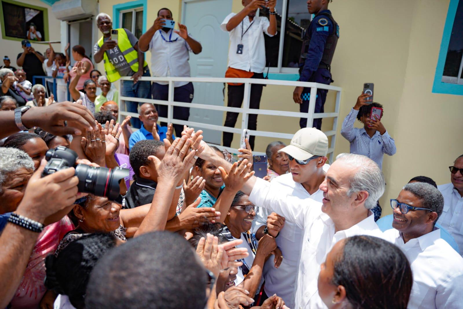 Gobierno fortalece bienestar comunitario en Wilmore de Samaná con obras de alto impacto social