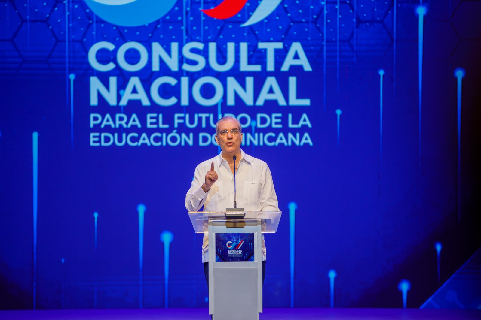 Luis Abinader asume compromiso de convertir en políticas públicas los resultados de la Consulta Nacional sobre el Futuro de la Educación