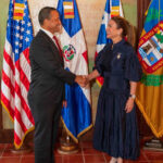 Carolina Mejía y Julio Roldán firman pacto histórico para promover cooperación y comercio entre SD y Aguadilla