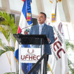 UFHEC reconoce al director del SNS durante su XLIX Graduación Ordinaria