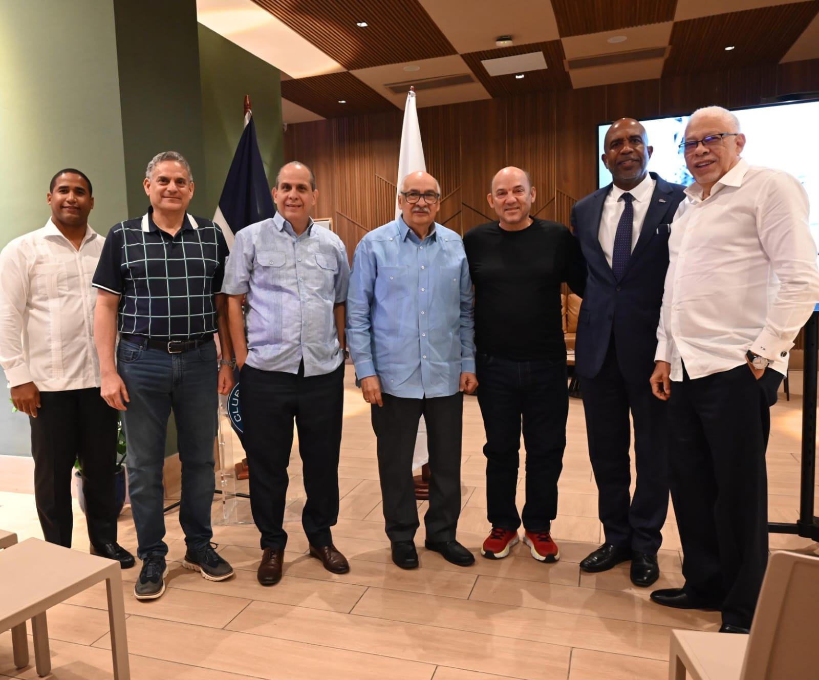 El Club Deportivo Naco promueve el análisis histórico y político con el conversatorio “Prensa vs. Poder”