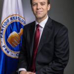 Al hijo de Carolina y nieto de Hipólito