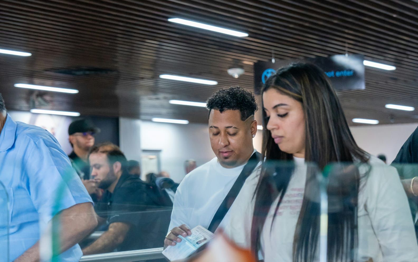 Autogate también funciona en aeropuerto de Punta Cana para dominicanos con pasaporte biométrico, sin registro previo de Migración
