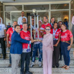 Carolina Mejía entrega trofeo al equipo campeón de los Juegos Deportivos ADN 2026