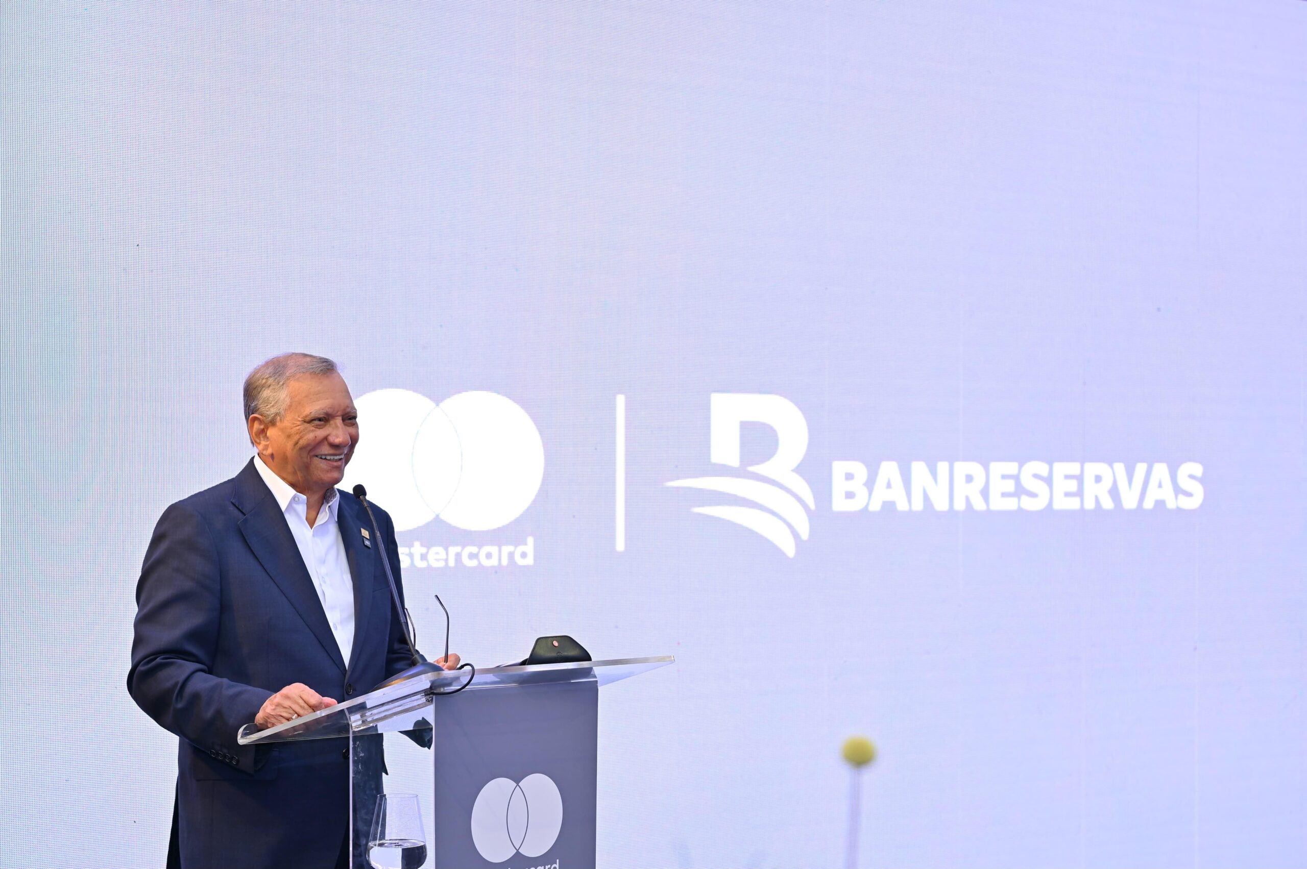 Banreservas lanza junto a Mastercard nueva tarjeta comercial para el sector empresarial