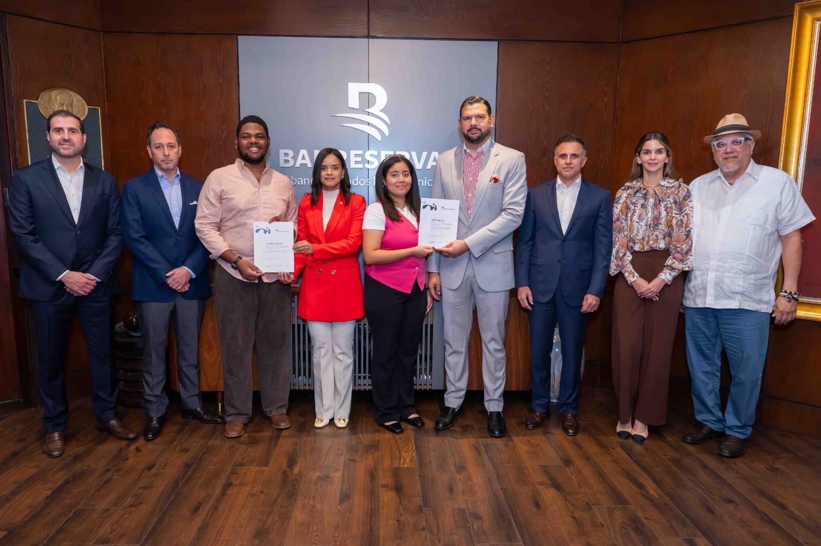 Banreservas entrega becas Creativos Globales para estudiar en Miami Ad School Punta Cana