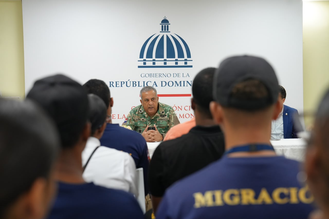 Director DGM recorre San Francisco, Nagua y Monte Plata supervisa operaciones de control migratorio